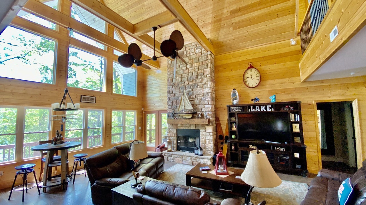 Photo of Livingroom in Lakeside Estates