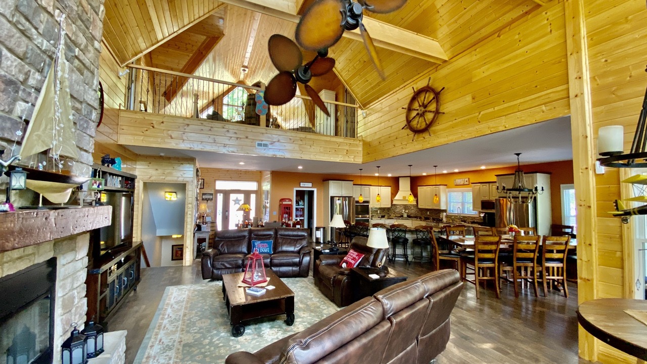 Photo of Livingroom in Lakeside Estates