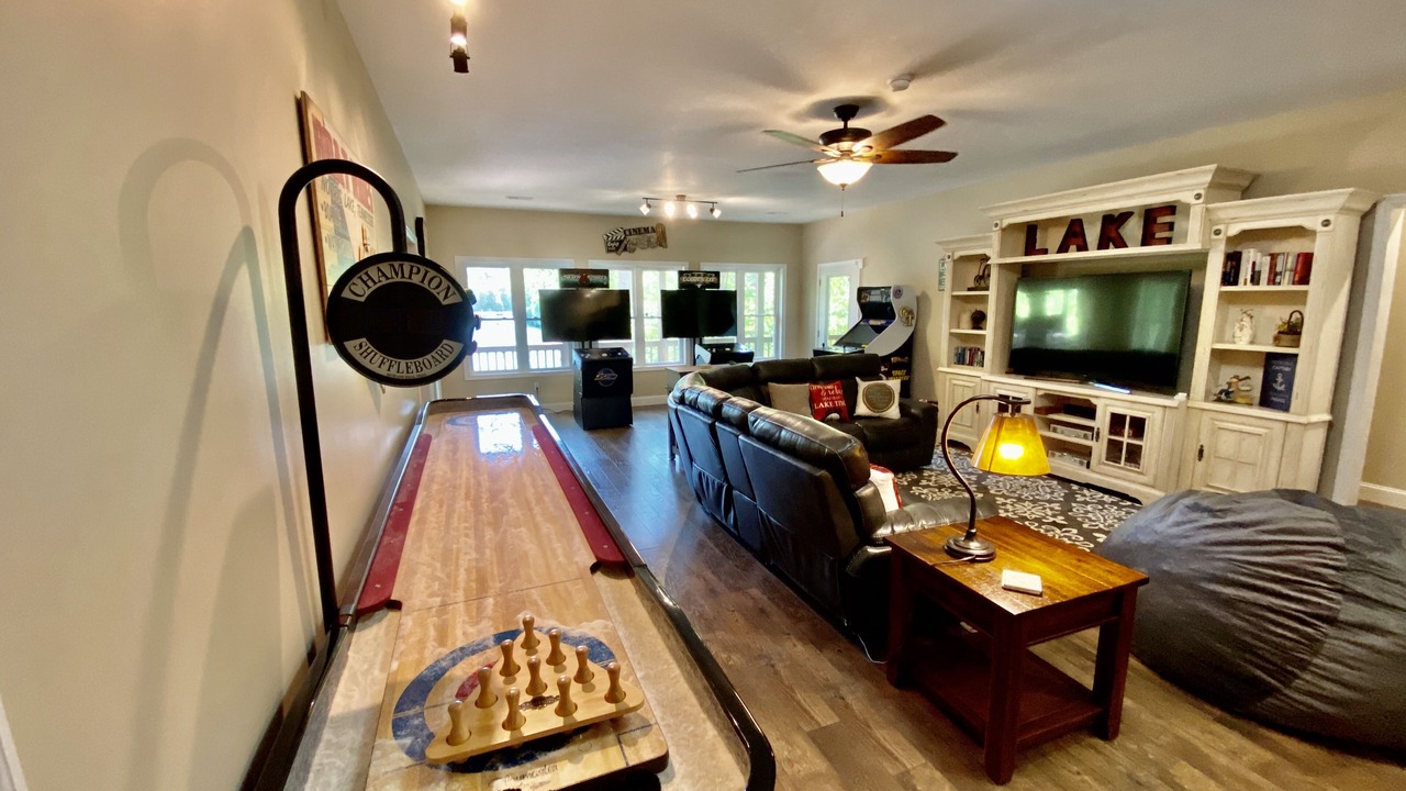 Photo of Bedroom in Lakeside Estates