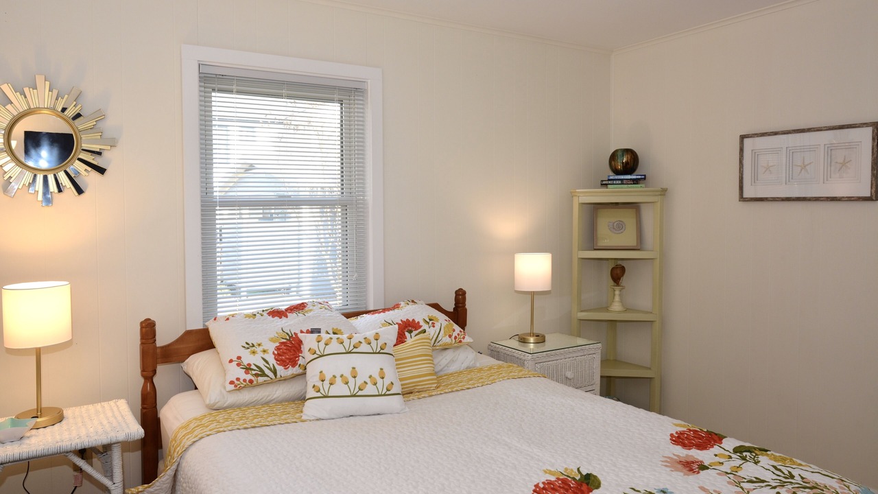 Photo of Bedroom in Country Club Estates