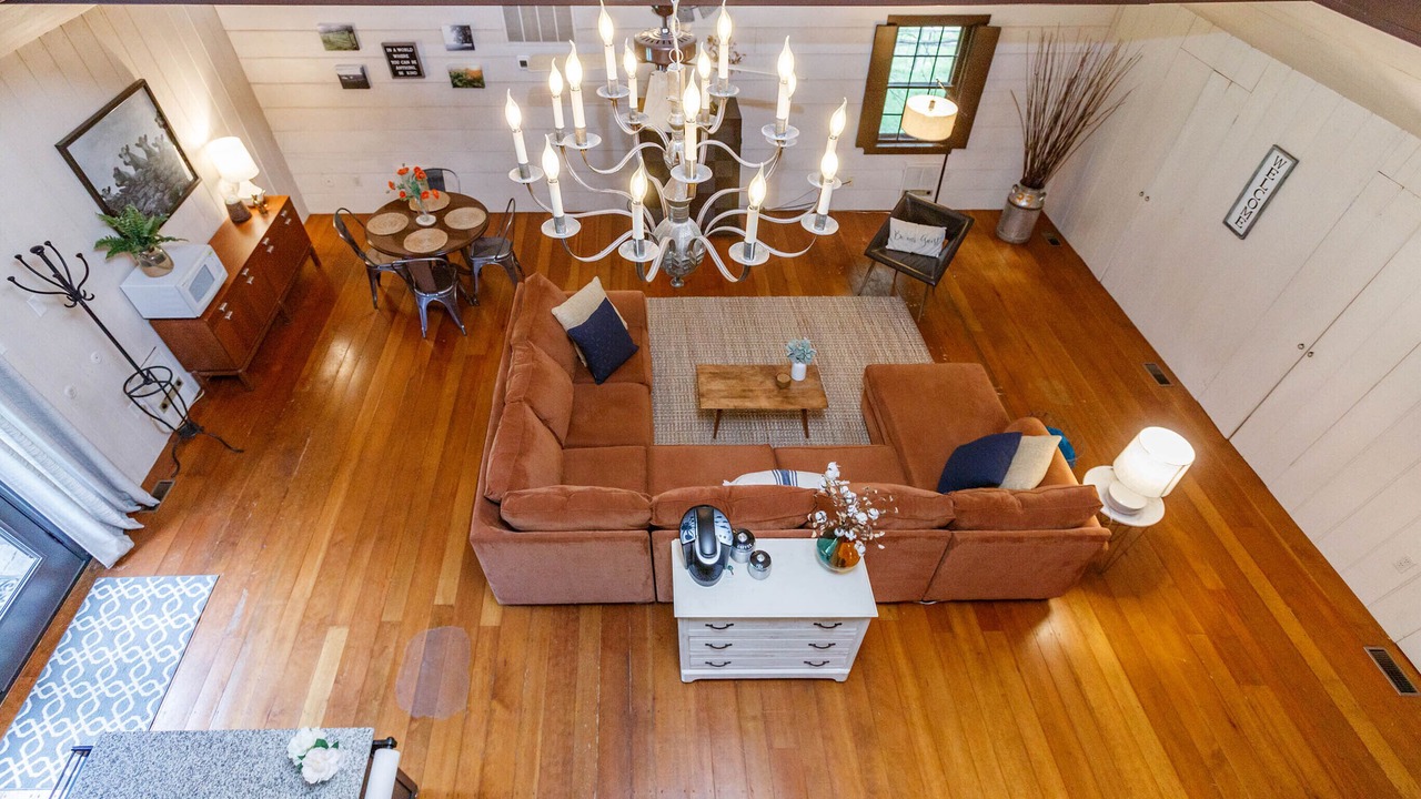 Photo of Livingroom in Brownstown