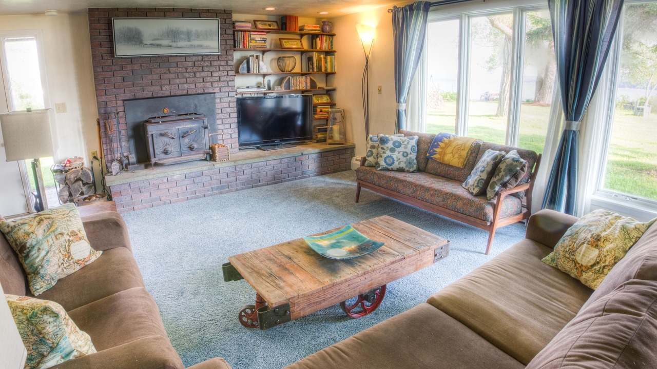 Photo of Livingroom in Lansing
