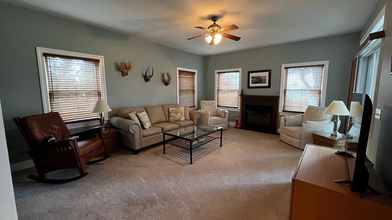 Photo of Livingroom in Claiborne