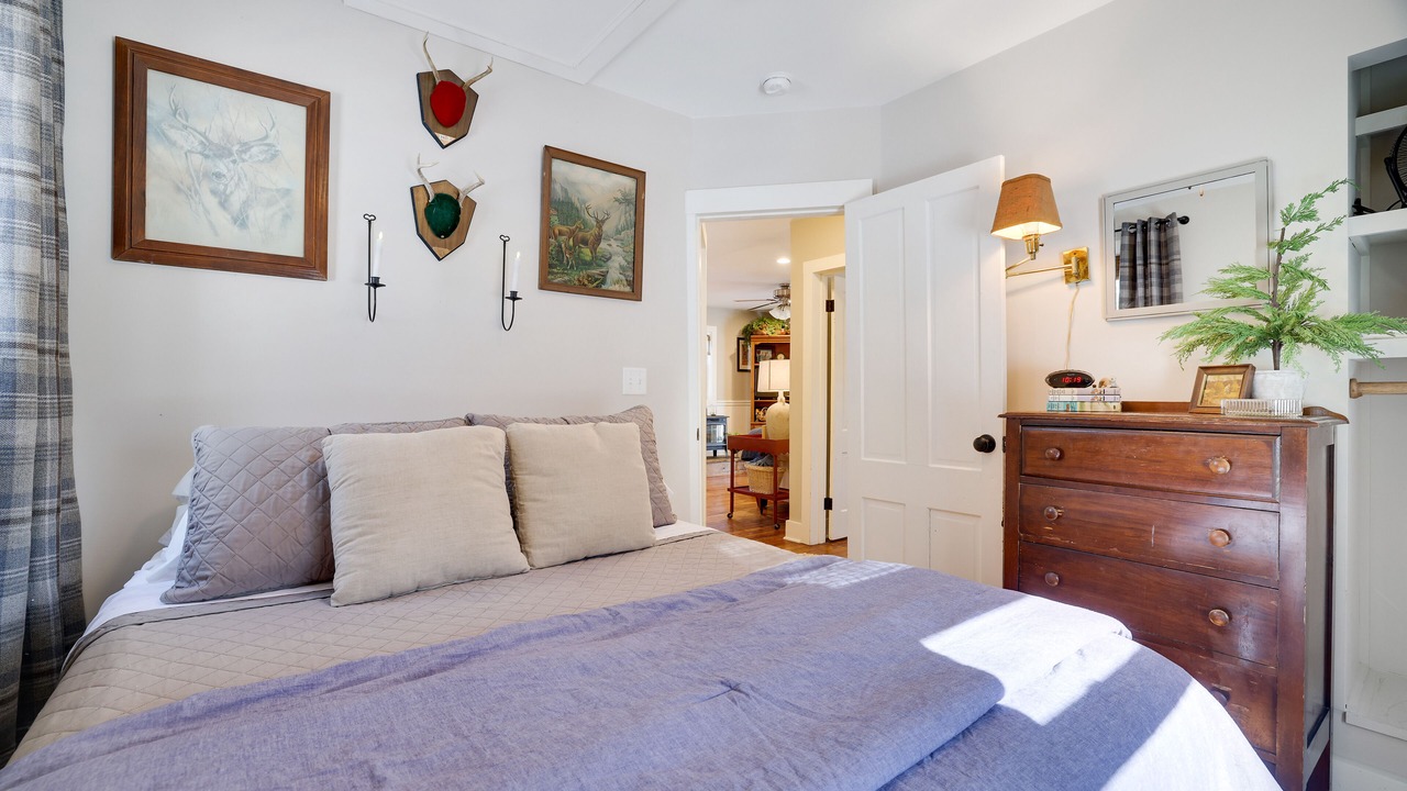 Photo of Bedroom in Lakeville