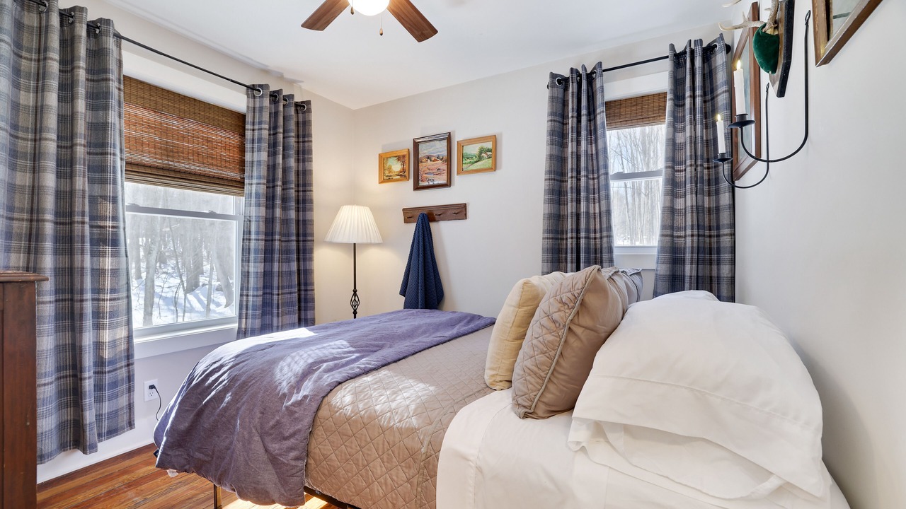Photo of Bedroom in Lakeville