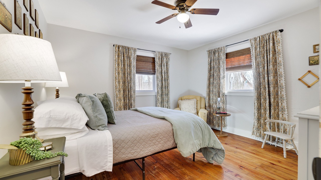 Photo of Bedroom in Lakeville