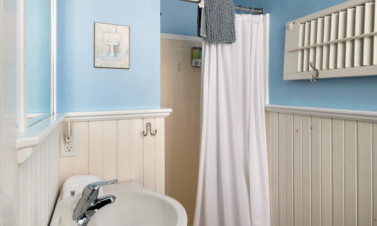 Photo of Bathroom in Gap