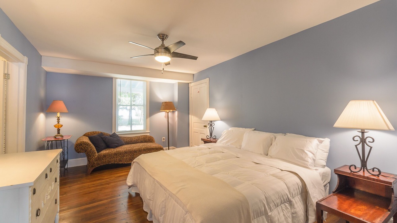Photo of Bedroom in Issue