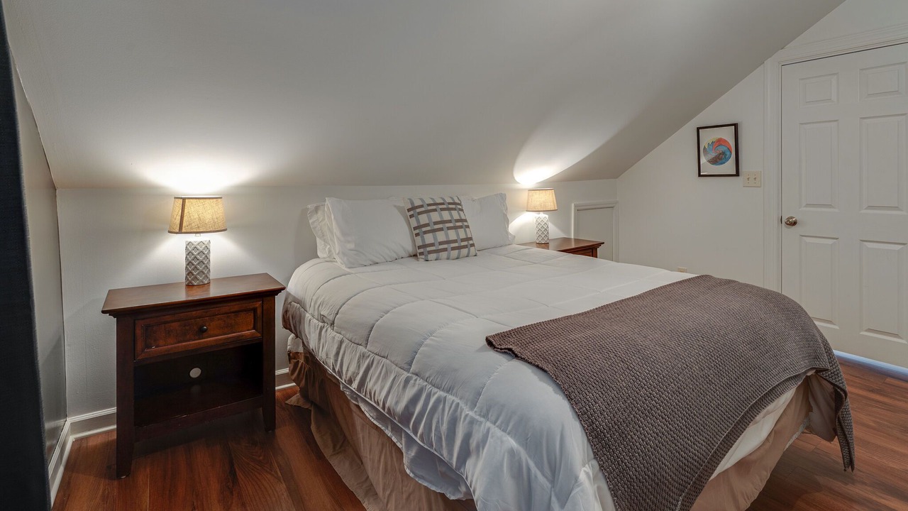 Photo of Bedroom in Rolling Acres