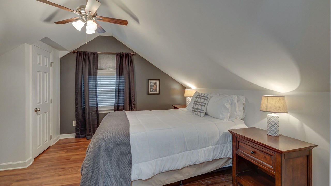 Photo of Bedroom in Rolling Acres