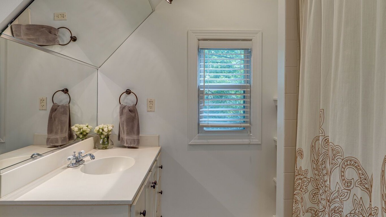 Photo of Bathroom in Rolling Acres