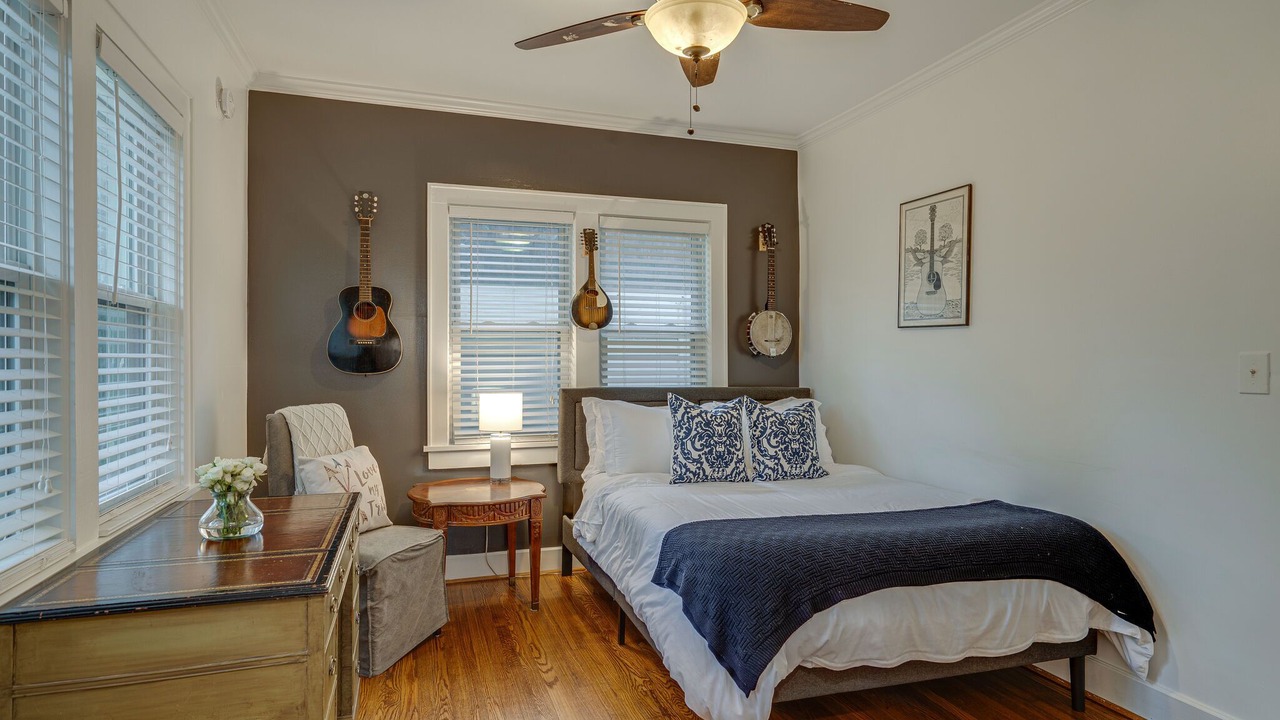 Photo of Bedroom in Rolling Acres