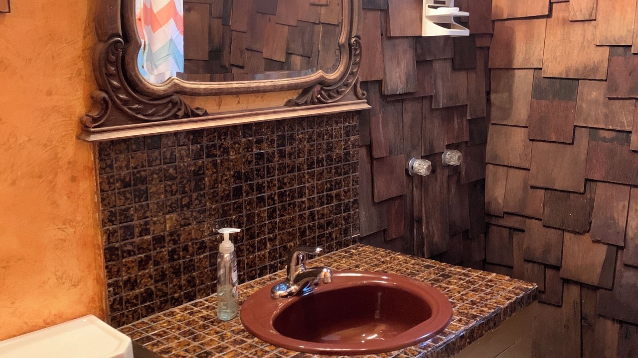 Photo of Bathroom in Highmount