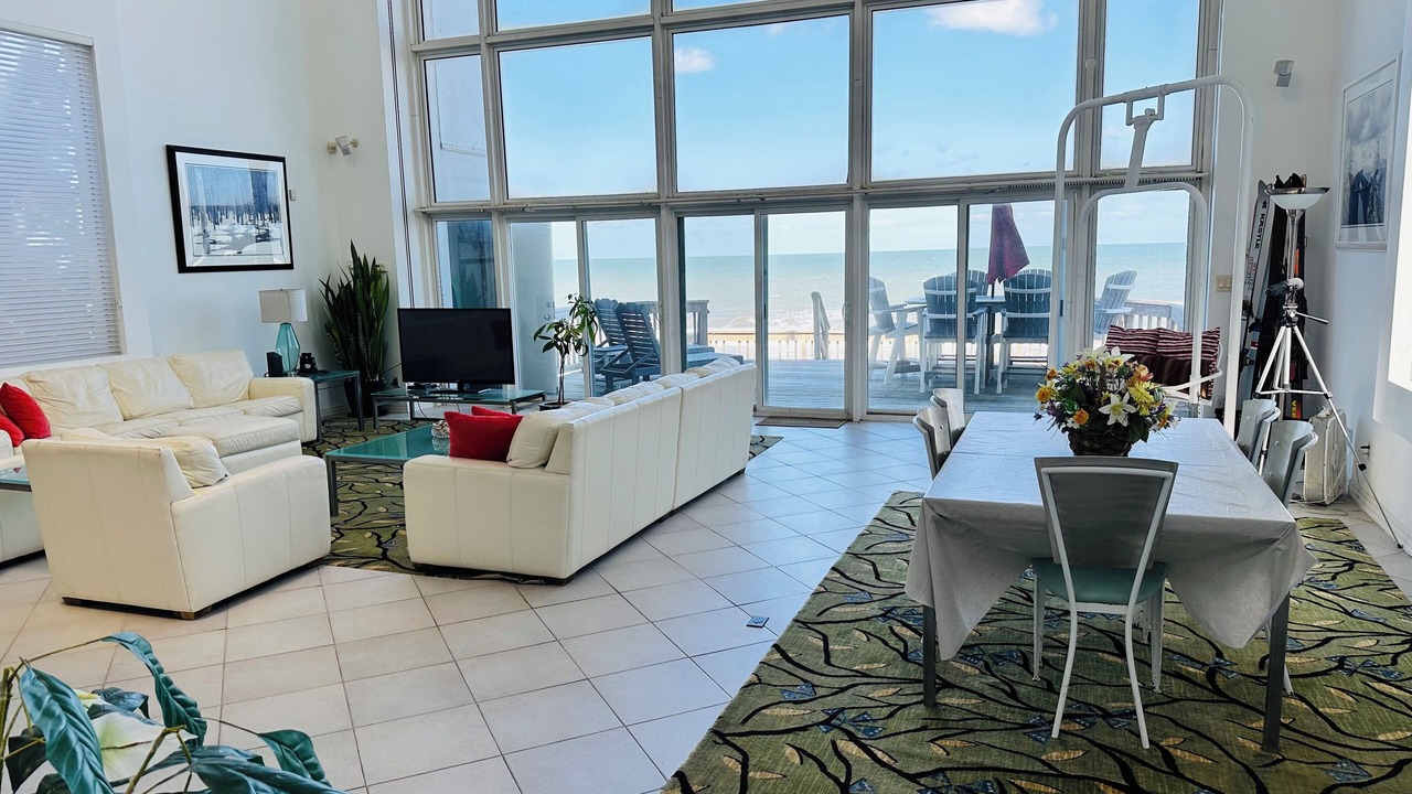 Photo of Livingroom in Croatan Beach