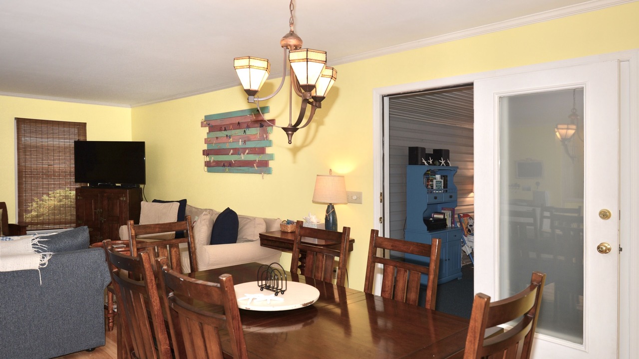 Photo of Bedroom in Country Club Estates