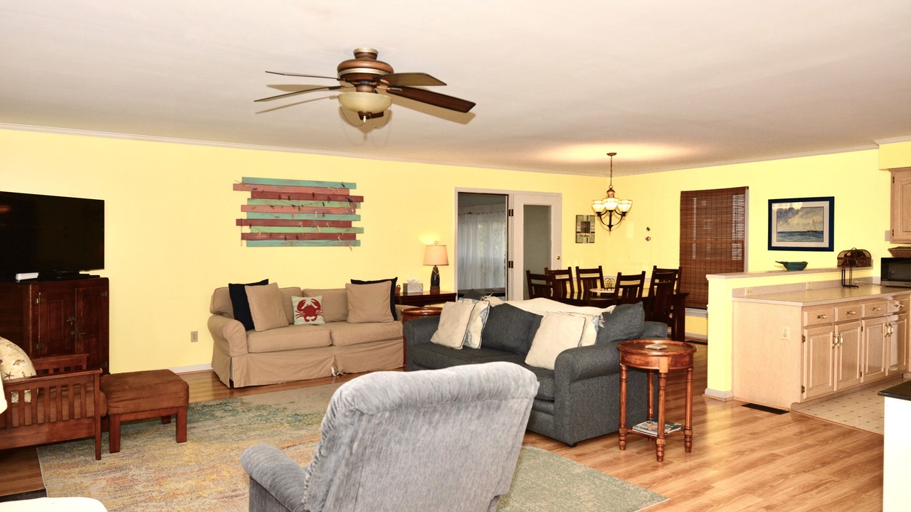 Photo of Livingroom in Country Club Estates