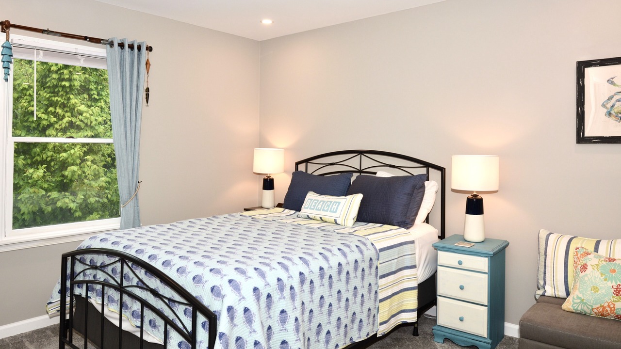 Photo of Bedroom in Country Club Estates