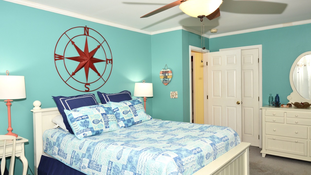 Photo of Bedroom in Country Club Estates