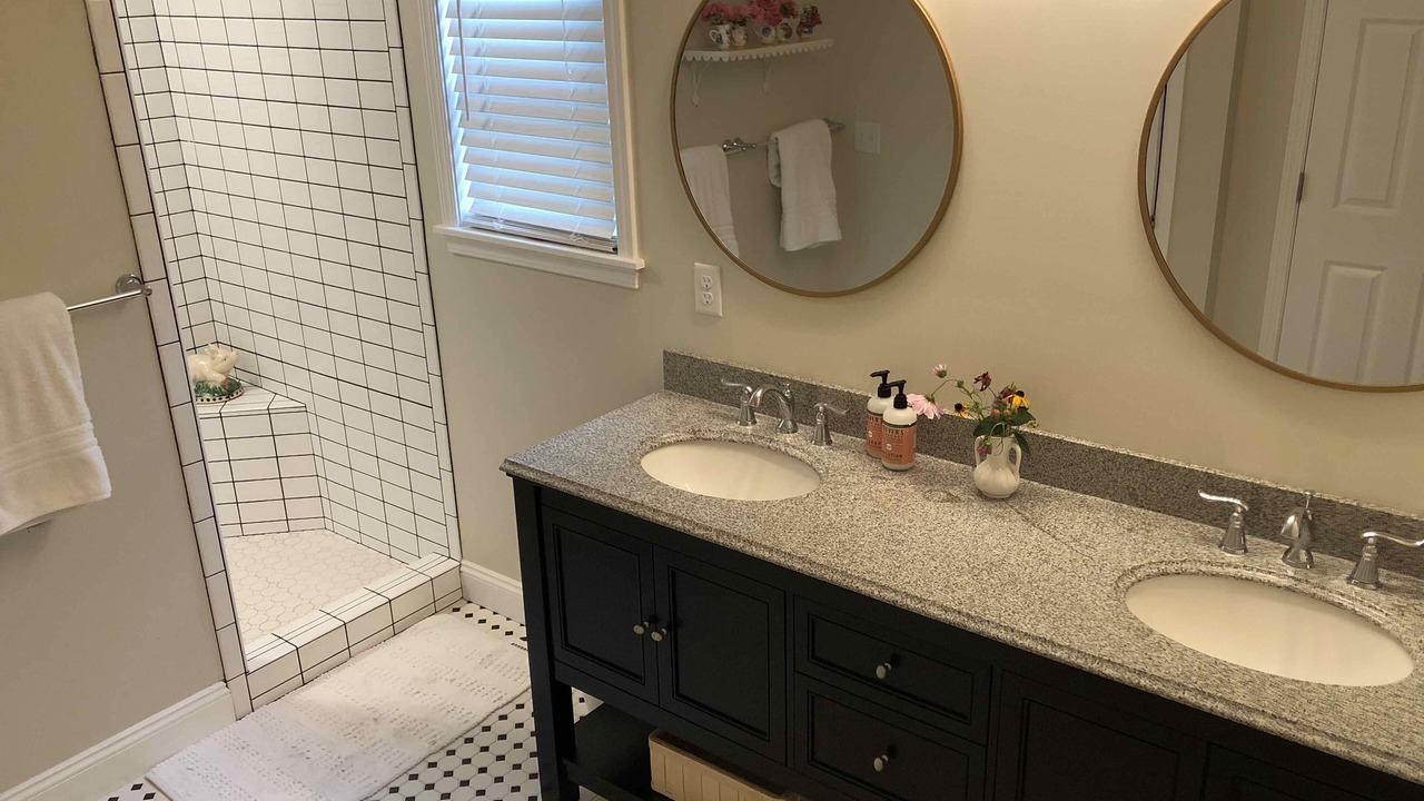 Photo of Bathroom in Lakeside