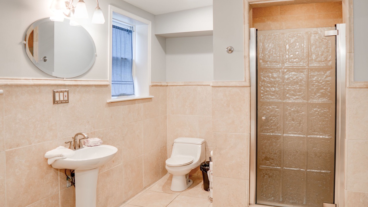 Photo of Bathroom in Graduate Hospital
