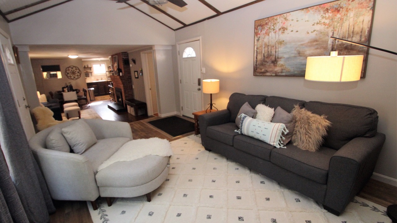 Photo of Livingroom in Jefferson Township