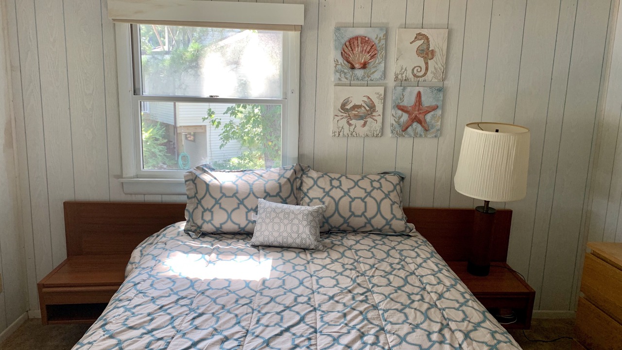 Photo of Bedroom in Deep Hole