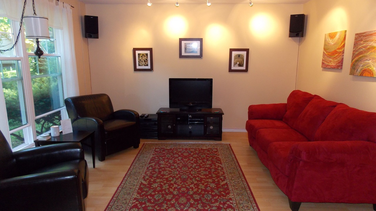 Photo of Livingroom in State College