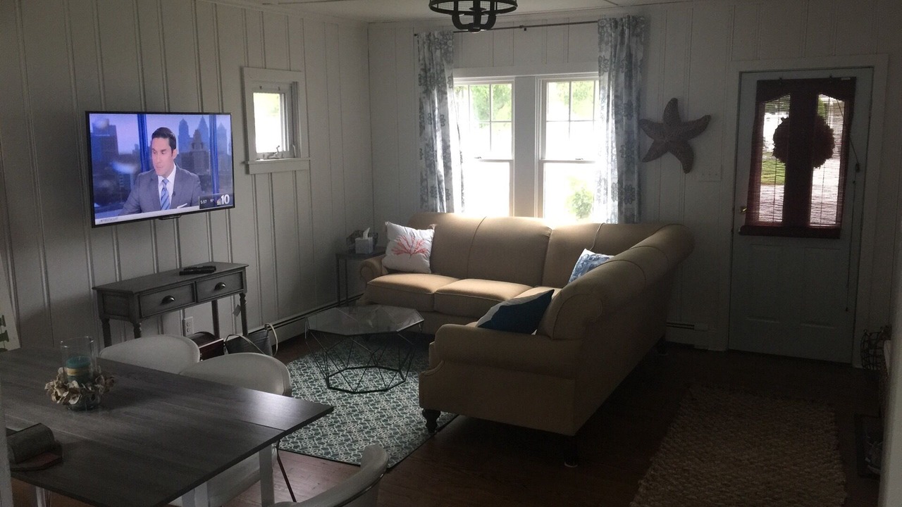 Photo of Livingroom in Town Bank