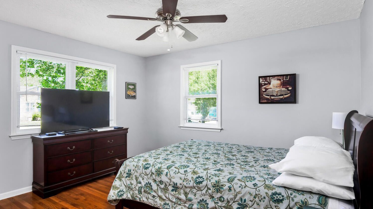 Photo of Bedroom in Inglewood