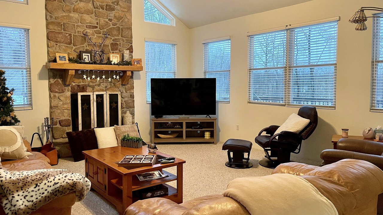 Photo of Livingroom in Jefferson Township