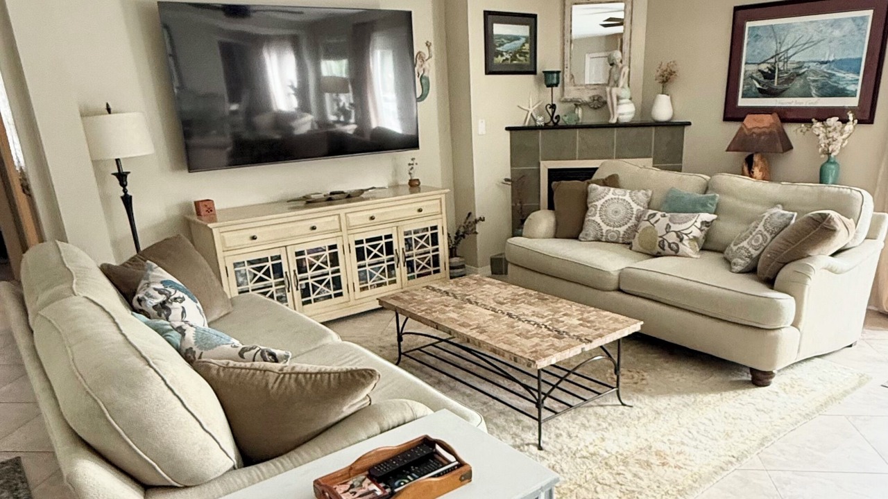 Photo of Livingroom in Northeast Virginia Beach
