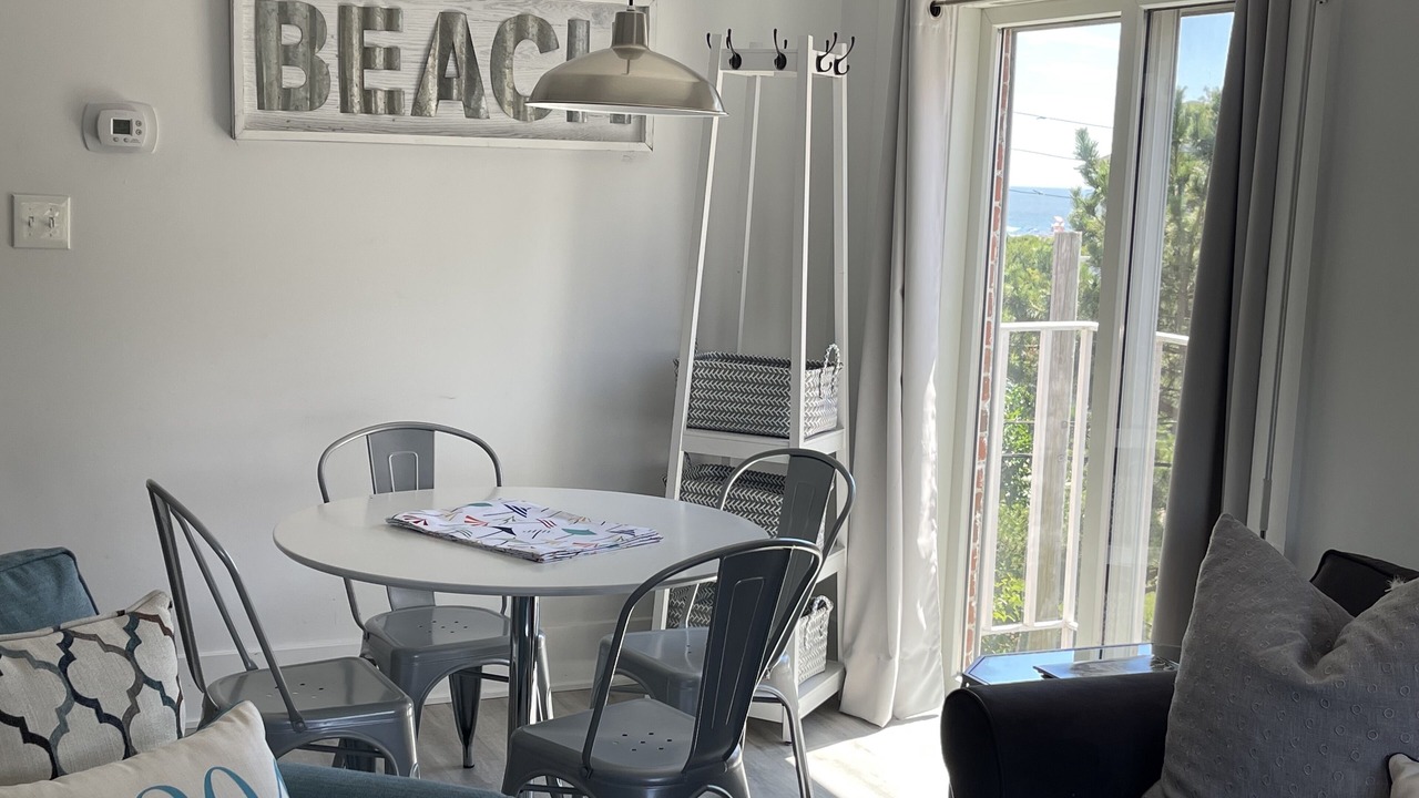 Photo of Livingroom in Admiral Estates
