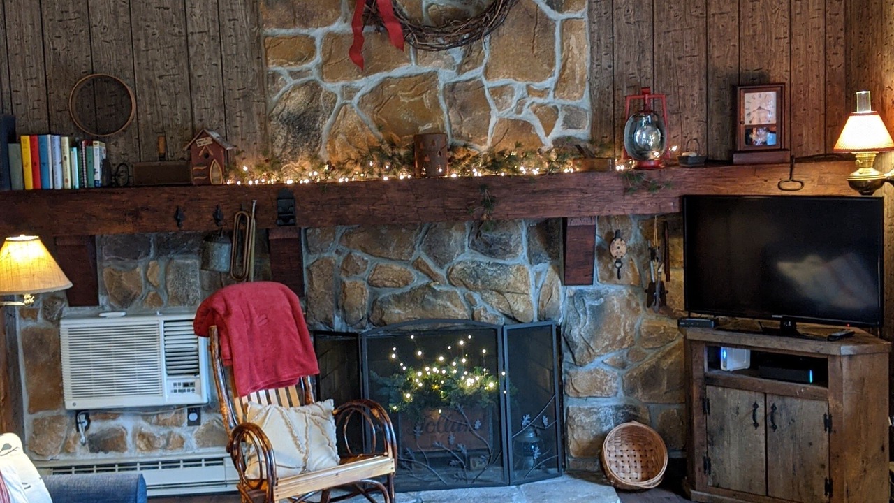 Photo of Livingroom in James Creek