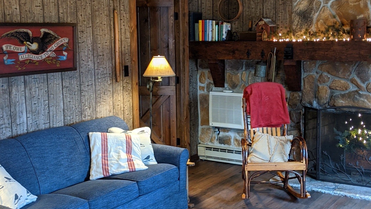 Photo of Livingroom in James Creek