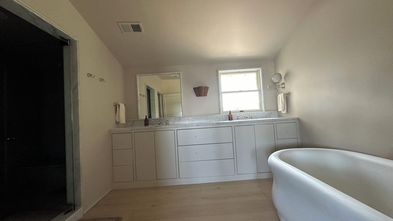 Photo of Bathroom in Tracys Landing