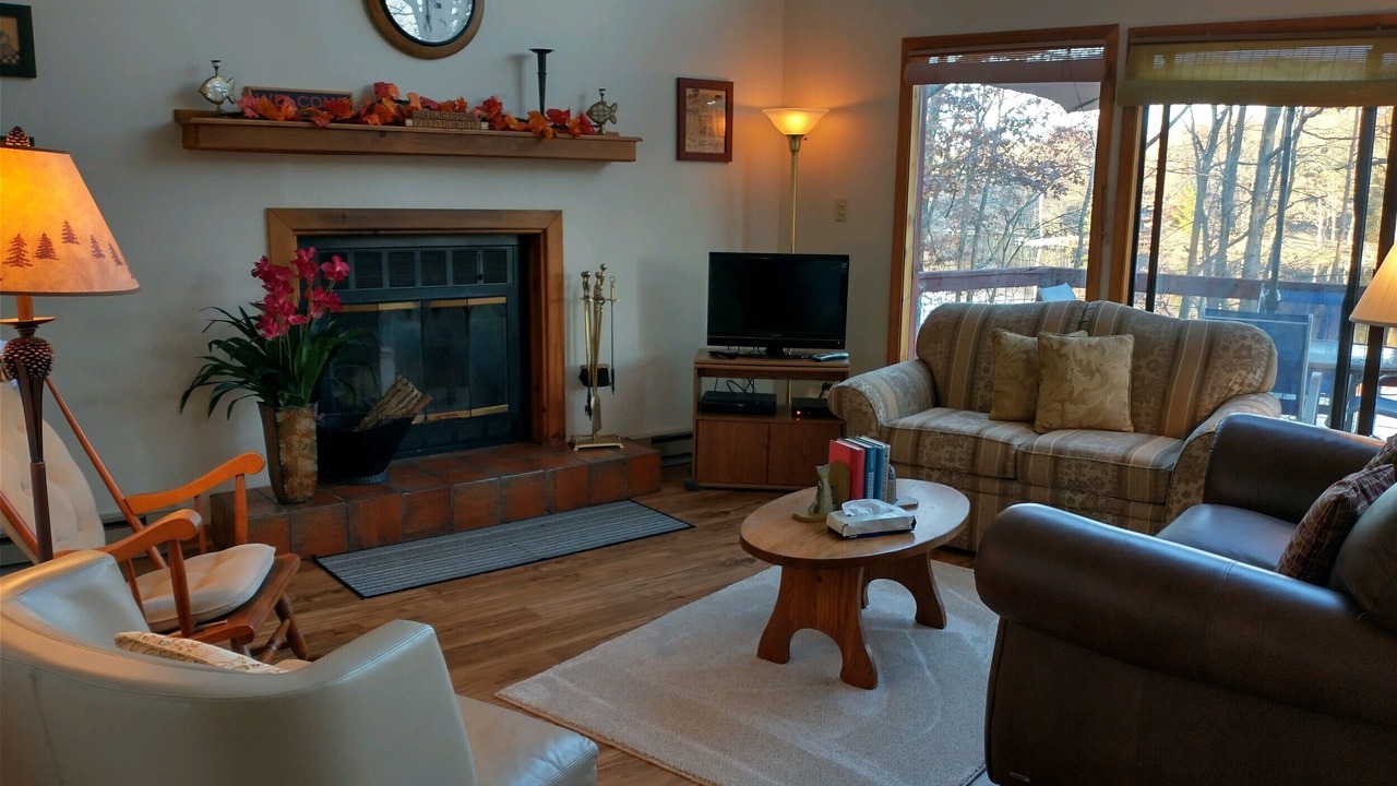 Photo of Livingroom in Pocono Mountain Lake