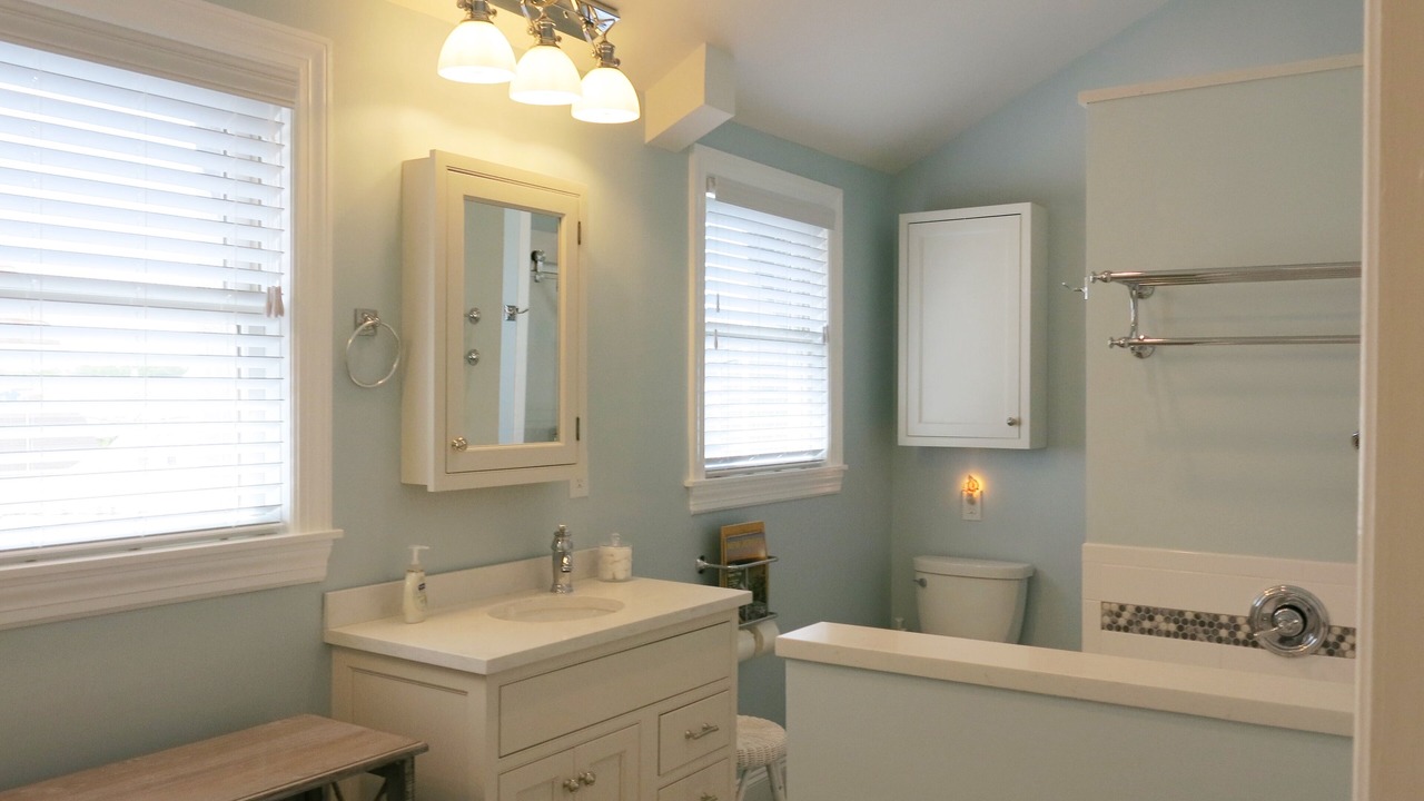 Photo of Bathroom in Wall