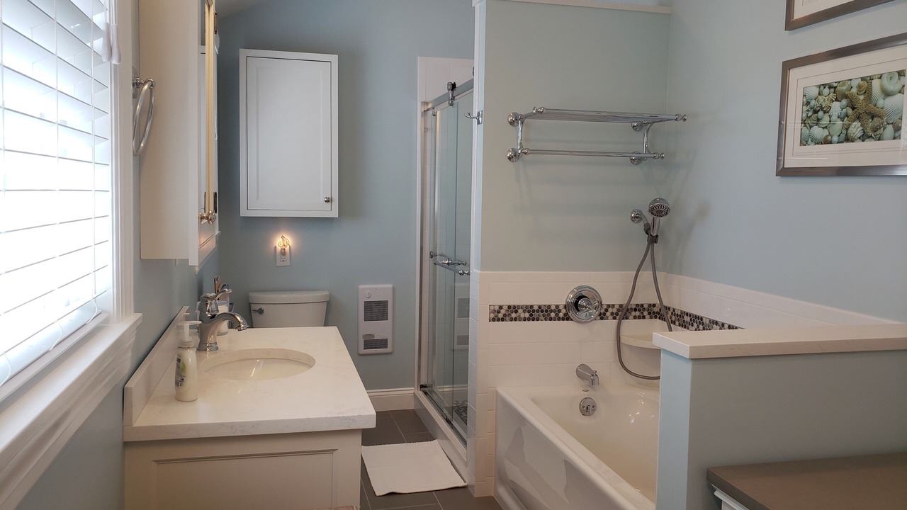 Photo of Bathroom in Wall