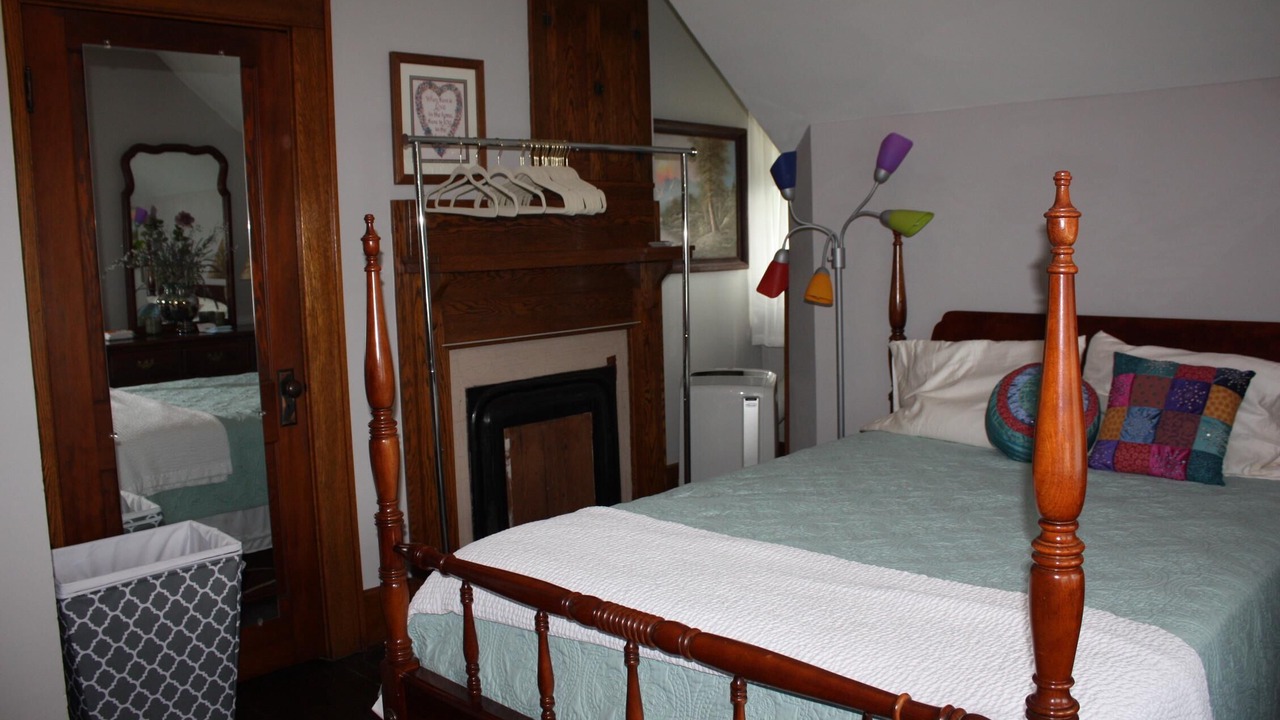 Photo of Bedroom in Booth