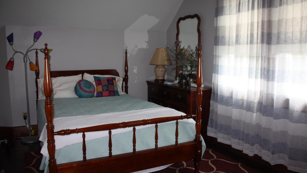 Photo of Bedroom in Booth
