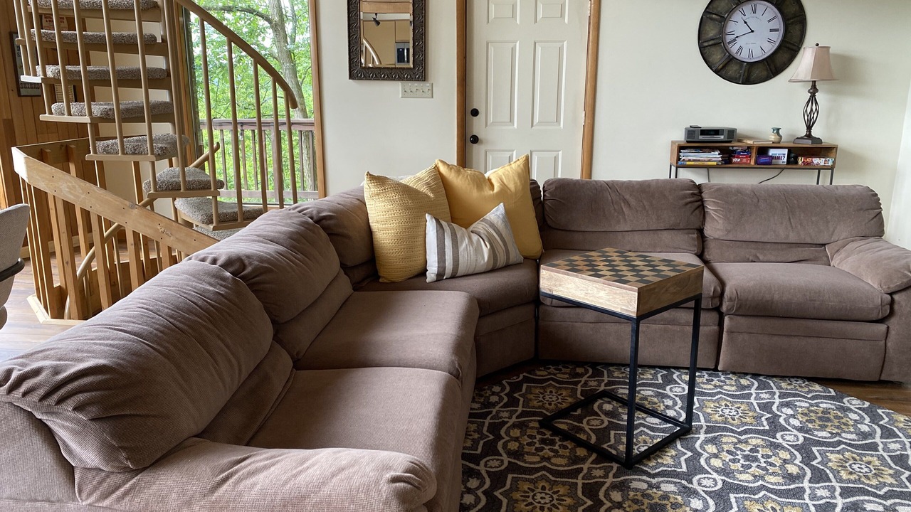 Photo of Livingroom in James Creek