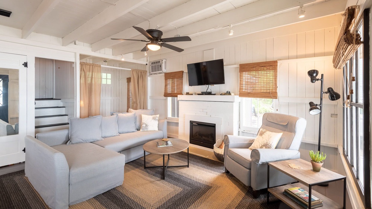 Photo of Livingroom in Town of Milo