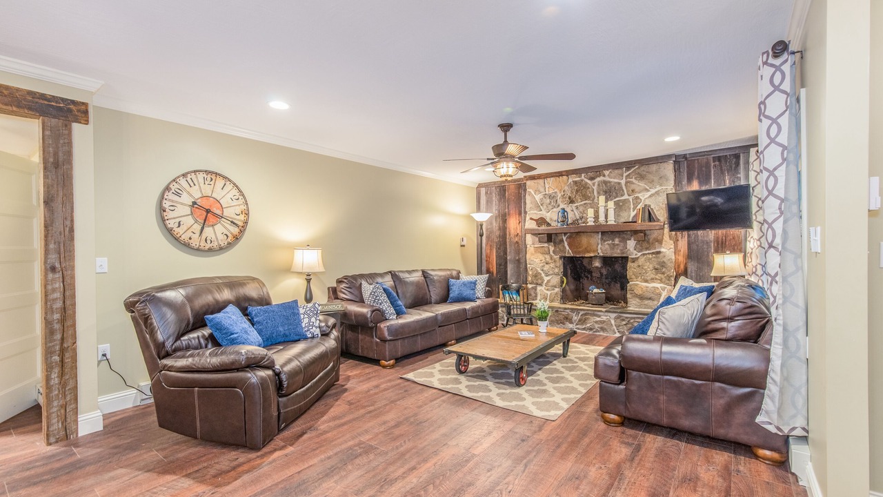 Photo of Livingroom in Accident