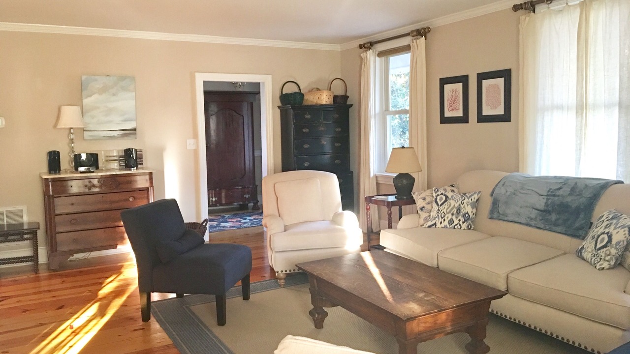 Photo of Livingroom in Historic District