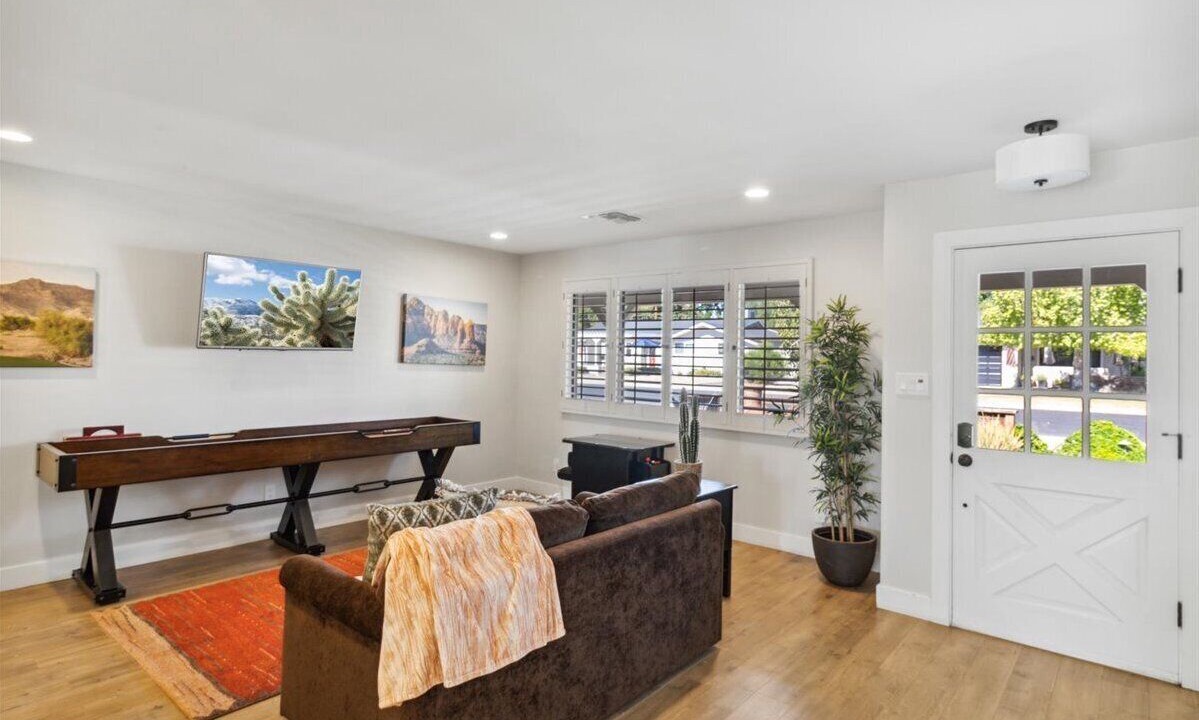 Photo of Livingroom in Camelback East