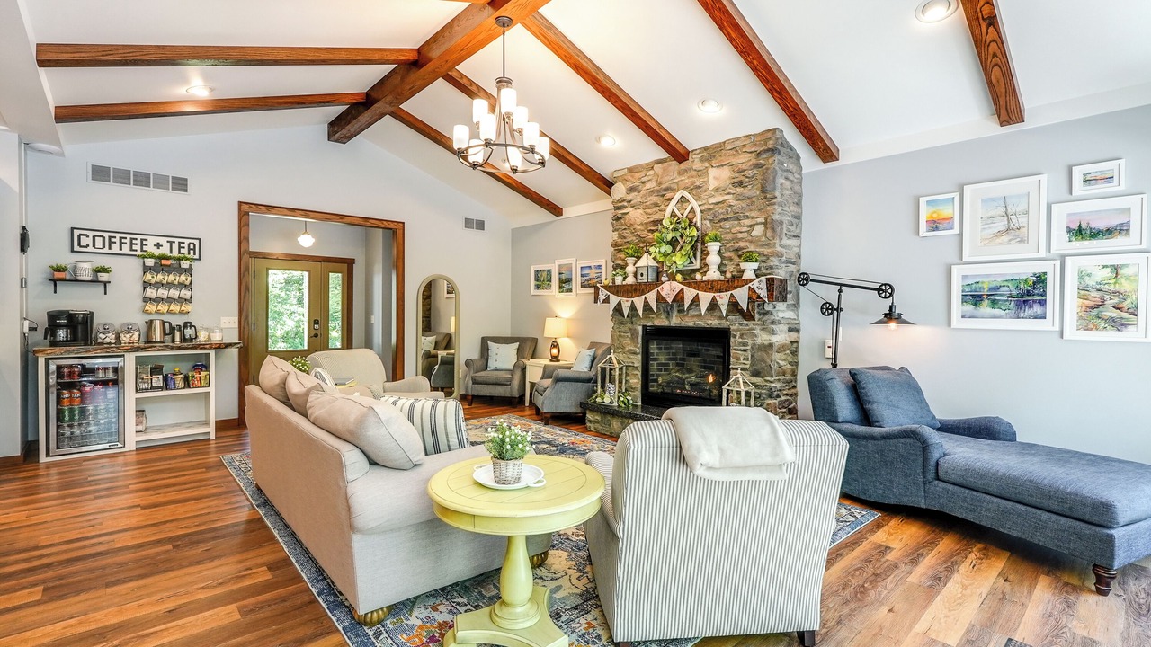 Photo of Livingroom in Sandyville