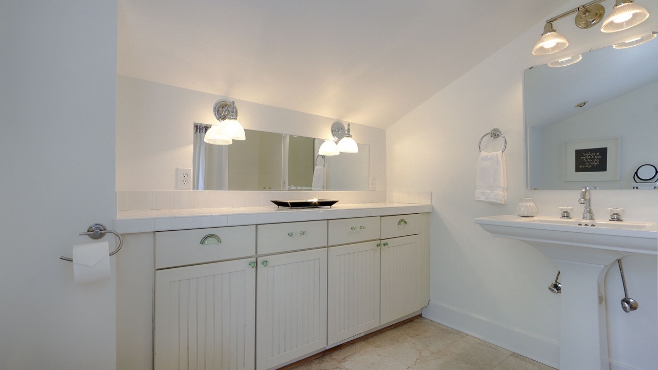 Photo of Bathroom in Belmont - Hillsboro
