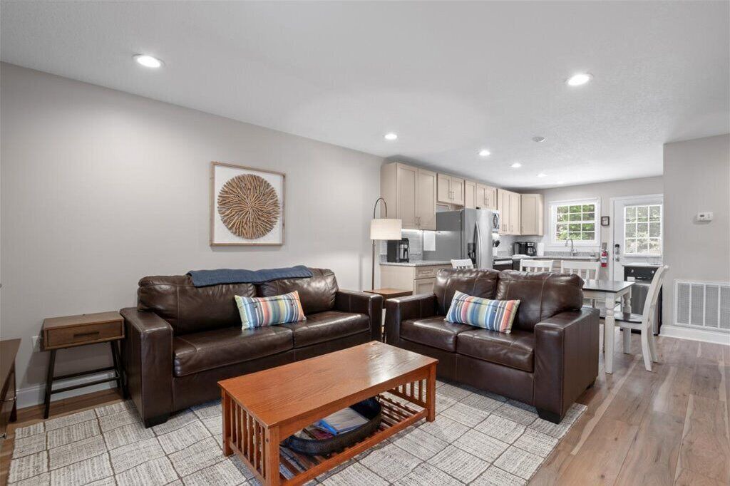 Photo of Livingroom in Sharps Chapel