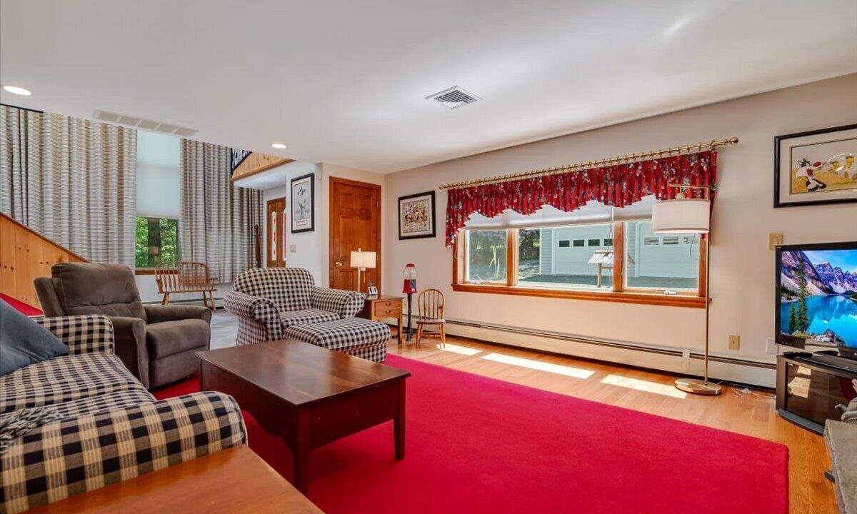 Photo of Livingroom in White Mills