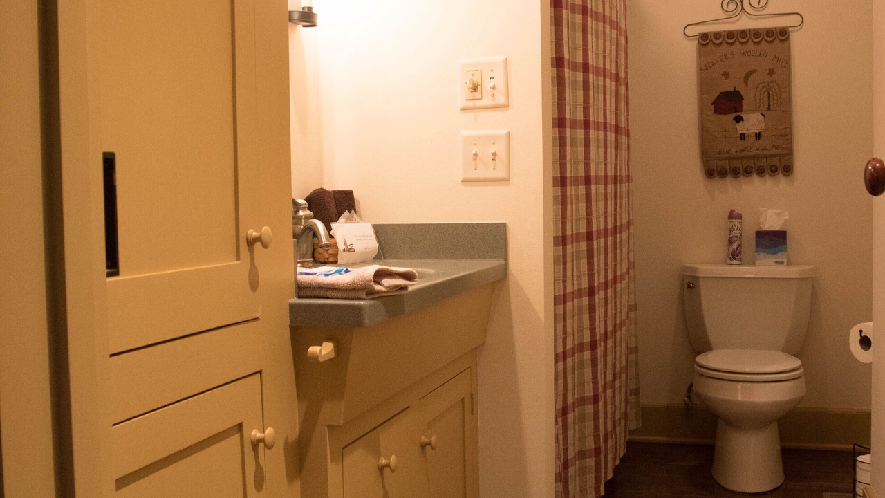 Photo of Bathroom in Winesburg